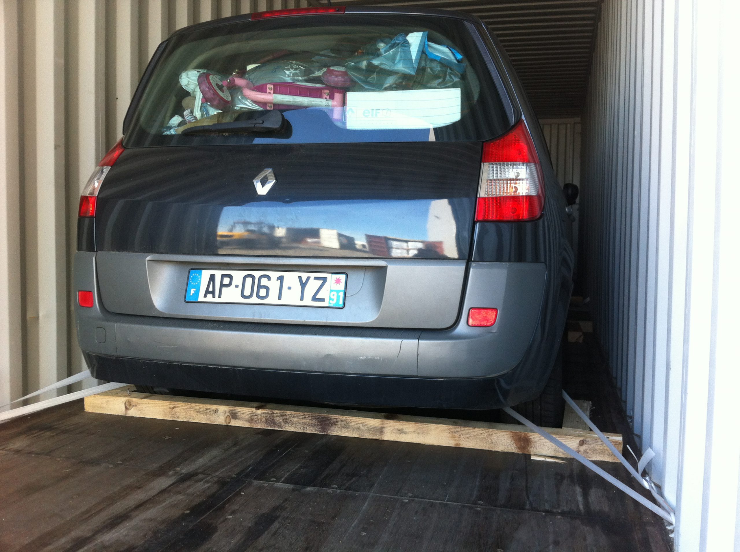 Nos conseils pour charger une voiture en conteneur Long Cours